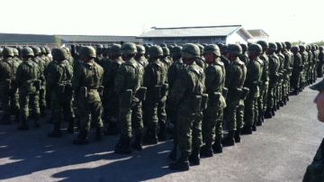 Miembros del ejército mexicano que participan en los cuarteles móviles.