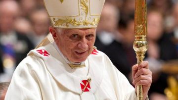 El papa Benedicto XVI oficia la misa por el segundo centenario de los países latinoamericanos.