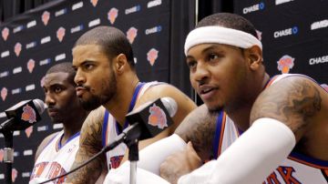 Desde la izquierda, Amare Stoudemire, Tyson Chandler y Carmelo Anthony, presentados ayer por los Knicks, tras la práctica en Greenburgh.