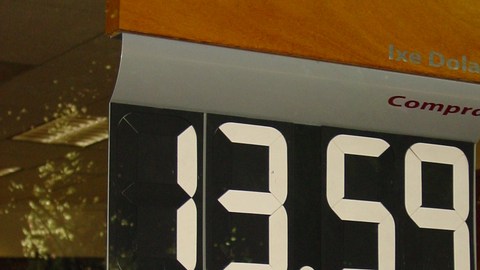 Ventanilla de un banco en el D.F. con el tipo de cambio.