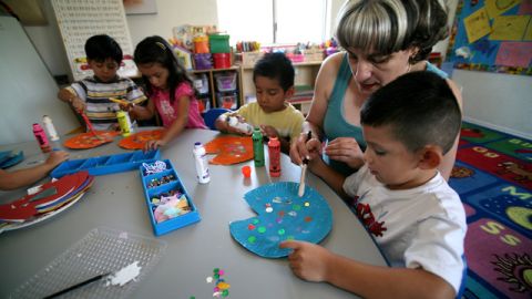 Atender a hijos de quienes trabajan es en sí misma una actividad necesaria, pero  ha sido afectada por la situación económica.