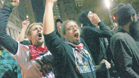 A tres meses del inicio de las protestas del movimiento de los indignados, los manifestantes tomaron la Plaza Duarte en Tribeca, en el bajo Manhattan.