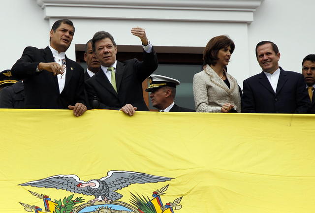 El presidente Rafael Correa se reunió con su homólogo Juan Manuel Santos.