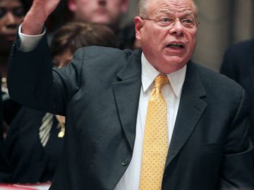 Carl Kruger renunció como senador.