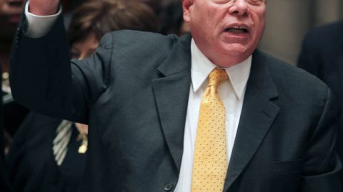 Carl Kruger renunció como senador.
