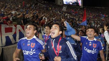 La Universidad de Chile, que viene de obtener la Copa Sudamericana, confía en avanzar esta noche a la final del fútbol de su país, donde espera Cobreloa.