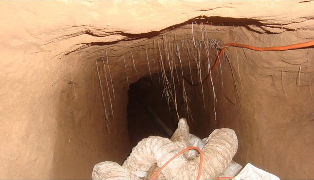 Las autoridades proporcionaron esta imagen de un túnel  en construcción que presuntamente iba a ser utilizado por algún grupo criminal en la frontera.