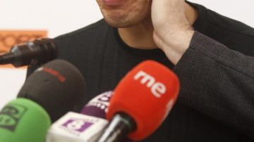 Gustavo Ayón se dirige a los medios  en Madrid.
