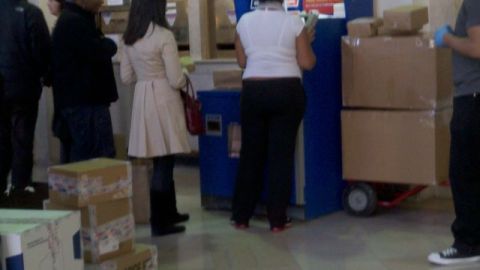 Las oficinas de correos se abarrotaron en estos días previos a la Navidad.