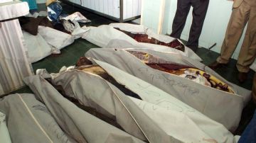 La agencia oficial de noticias siria SANA  muestra varios cadáveres de las víctimas de las explosiones  así como uno de los coches bomba (abajo).