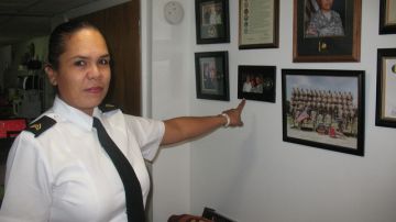 La Sargento Norma Mojica, muestra con orgullo la serie de reconocimientos que ha recibido por autoridades locales, por su activa participación en las fuerzas armadas.