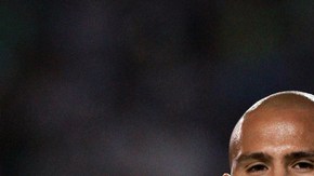 El delantero chileno del Monterrey Humberto Suazo se irá del equipo  solo si se da una venta definitiva de su pase.