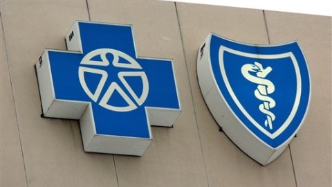 La aseguradora supuestamente dejó sin cobertura a pacientes enfermos, en más de mil casos.