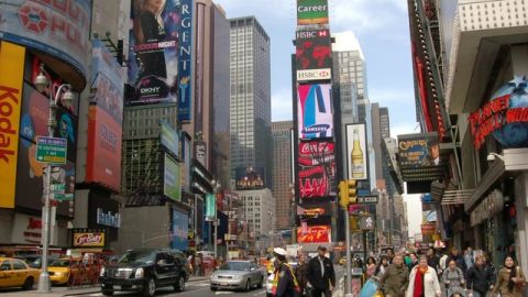 La ciudad de Nueva York ha puesto en marcha agresivas campañas contra el uso del tabaco, considerado uno de los factores para un mayor índice en la esperanza de vida para los residentes de la Gran Manzana.
