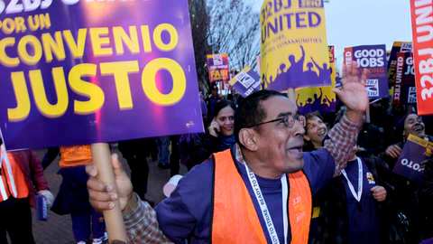 Los trabajadores de limpieza en edificios amenazan con huelga.