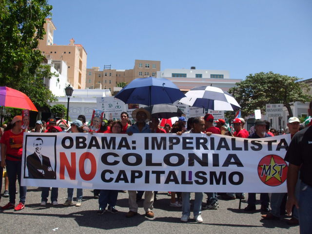 Detalle de una pancarta del Movimiento Socialista de Trabajadores de Puerto Rico en contra de la visita que realizó a la isla el pasado 14 de junio de 2011 el  presidente de Estados Unidos, Barack Obama.