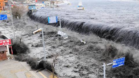 Foto del tsunami ocurrido tras el terremoto de Japón en marzo pasado.