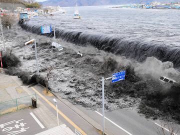 Foto del tsunami ocurrido tras el terremoto de Japón en marzo pasado.