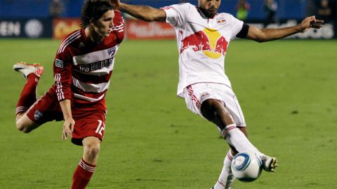 Thierry Henry (derecha) sigue siendo el máximo goleador histórico del Arsenal.