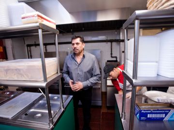 Modesto Ramírez, dueño de Tacos Tulcingo en Jackson Heights, hizo  el papeleo para el funcionamiento de su local antes de lo esperado.
