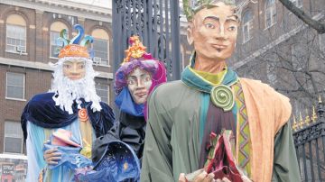 El tradicional desfile de  Los Tres Reyes atrae a miles de personas anualmente.