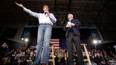 Mitt Romney hizo campaña ayer en New Hampshire acompañado del senador republicano John McCain.