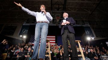 Mitt Romney hizo campaña ayer en New Hampshire acompañado del senador republicano John McCain.