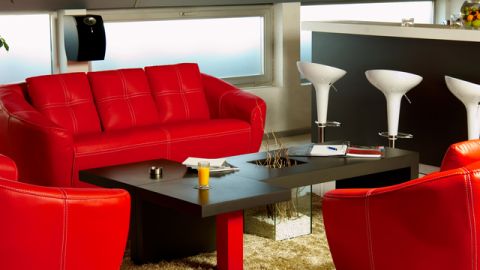 Los muebles o elementos decorativos de color rojo controlan las energías negativas.