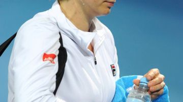 La tenista belga Kim Clijsters abandonó por lesión la semifinal del torneo de Brisbane.