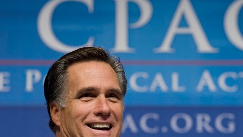 Grupos que respaldan a los aspirantes Mitt Romney, Newt Gingrich y Jon Huntsman  dijeron que presentarán informes mensuales.