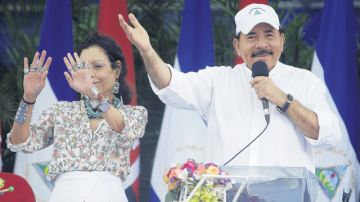 El presidente Daniel Ortega quien juramentará el próximo martes aparece acompañado de su esposa Rosario Murillo.