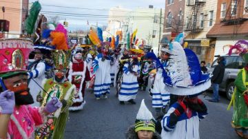 Grandes y chicos participaron en el  tradicional Desfile de Reyes en Brooklyn.