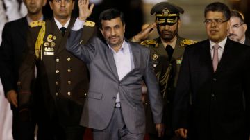 El presidente de Irán, Mahmud Ahmadinejad, a su llegada a Venezuela.
