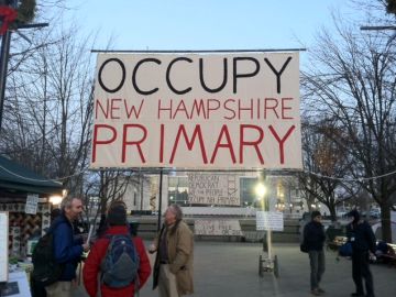 El aspirante presidencial republicano Rick Santorum aprovechó ayer al máximo para pedir el voto en las calles de New Hampshire.