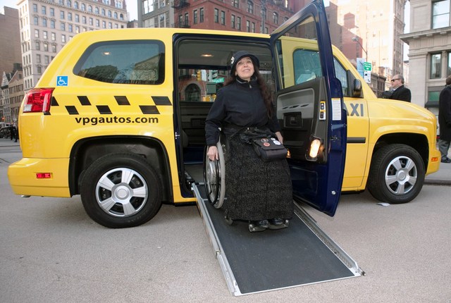 Al menos unos 150,000 neoyorquinos discapacitados dependen de los servicios de taxis.