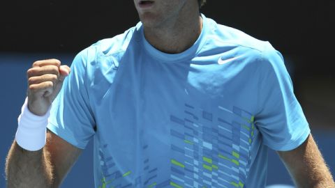 El argentino Juan Martín del Potro celebra luego de vencer al polaco Lukasz Kubot en el torneo de Sydney.