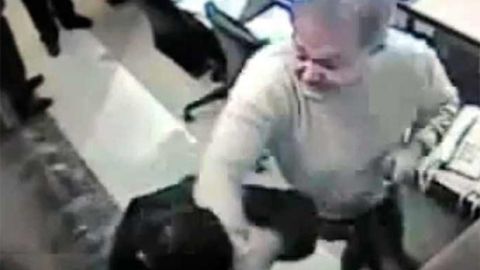 El empresario golpeó al valet parking del edificio donde reside.