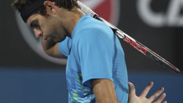 El tenista argentino Juan Martín del Potro reacciona tras dejar escapar un punto de quiebre en su semifinal contra el chipriota Marcos Baghdatis, ayer.
