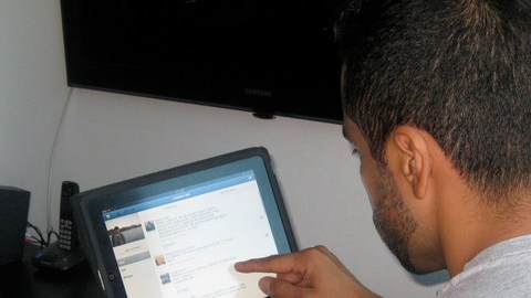 Enrique López continúa escribiendo en el muro de su amigo Lismam.
