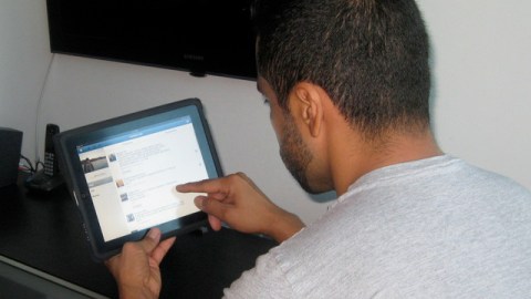 Enrique López continúa escribiendo en el muro de su amigo Lismam.
