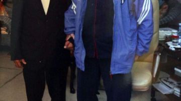 El líder cubano Fidel Castro se reunió con el presidente iraní, Mahmud Ahmanideyad, (izquierda).