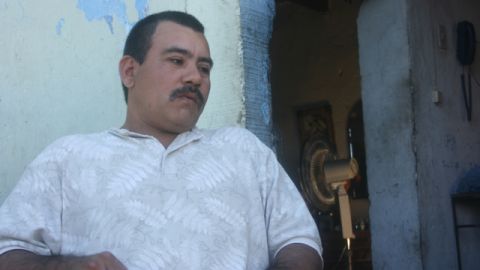René Pérez, minero de "El Bóker" y quien vive junto a sus compañeros las penurias de excavar la mina de carbón.