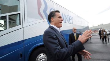 Mitt Romney llega a un acto de campaña en Florence, Carolina del Sur, donde trata de consolidar su papel de favorito a la nominación republicana.