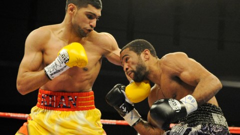 Amir Khan (izq.) y Lamont Peterson (der.) en su controversial pelea del pasado mes.