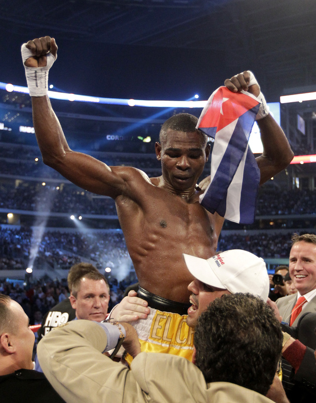 El boxeador cubano  Guillermo Rigondeaux, ganador de dos preseas de oro olímpicas, se coronó campeón mundial el viernes 20 de enero.