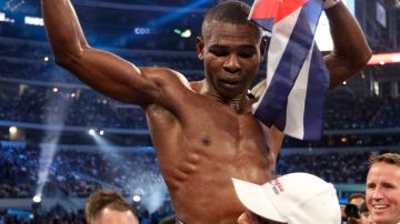 El boxeador cubano  Guillermo Rigondeaux, ganador de dos preseas de oro olímpicas, se coronó campeón mundial el viernes 20 de enero.