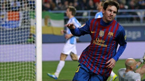 Lionel Messi marcó otra tripleta para el Barcelona, que goleó 4-1 al Málaga, los mismos que el Real Madrid le metió al Athletic de Bilbao.
