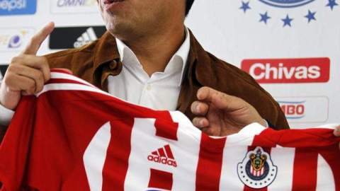 El nuevo DT de Chivas, Ignacio Ambriz, durante su presentación en una rueda de prensa en Guadalajara.