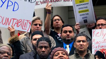 Miembros del Grupo Civil de Musulmanes Americanos  protestaron ayer  en Nueva York contra las investigaciones de la CI y el comisionado Kelly.