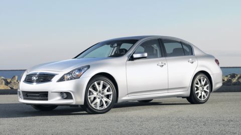 El nuevo Infiniti G25 uno de los sedanes pequeños de mayor potencia.